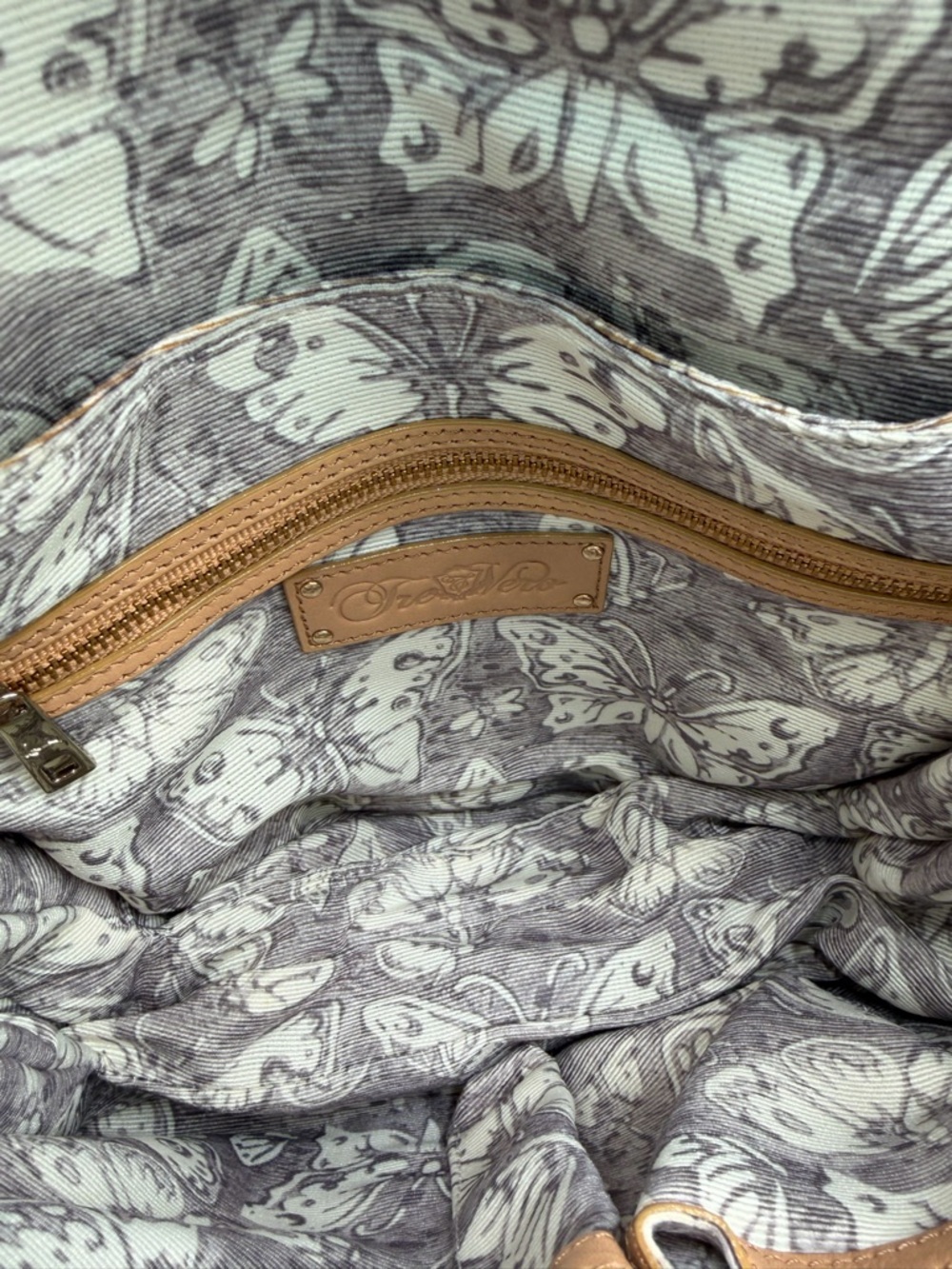 TreVero Leather Shoulder Bag - Picture 7 of 7